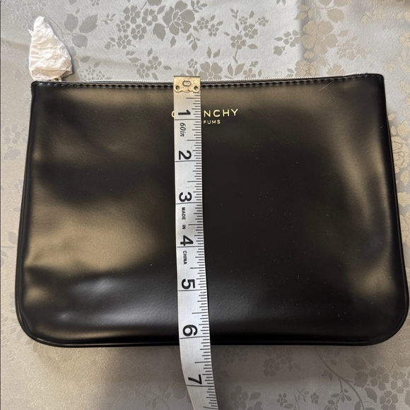 Givenchy Parfums cosmetics case - Picture 7 of 8